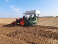 Traktor auf Acker